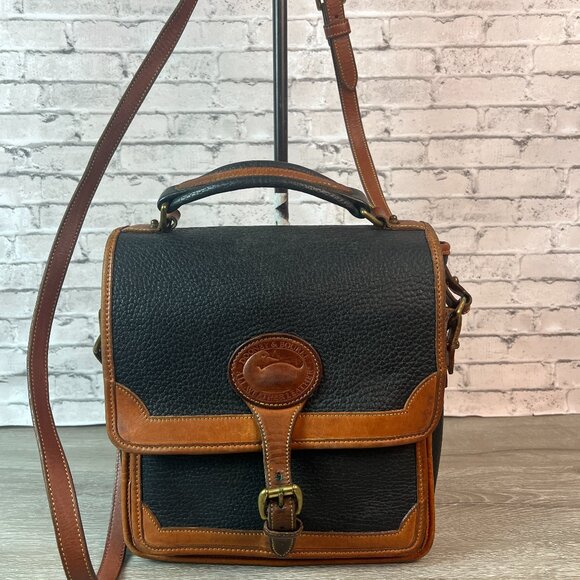 Dooney & Bourke Handbags - vintage 1990s Dooney & Bourke Surrey Carrier crossbody black pebbled  Leather